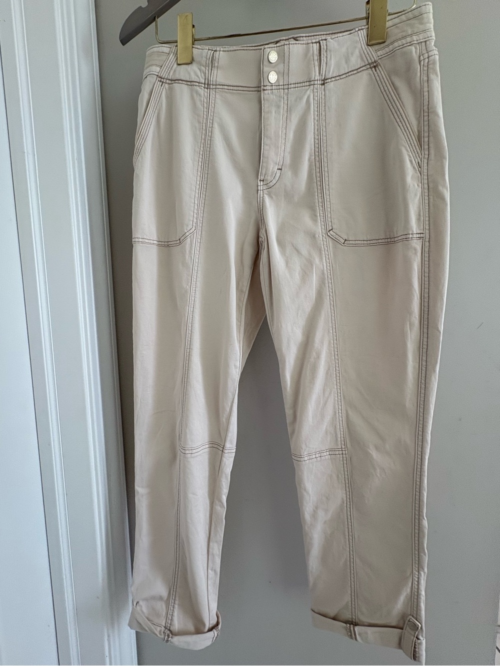 White House Black Market Mid-Rise Pret-A-Pedi Straight Crop Pants Size 4 Cream